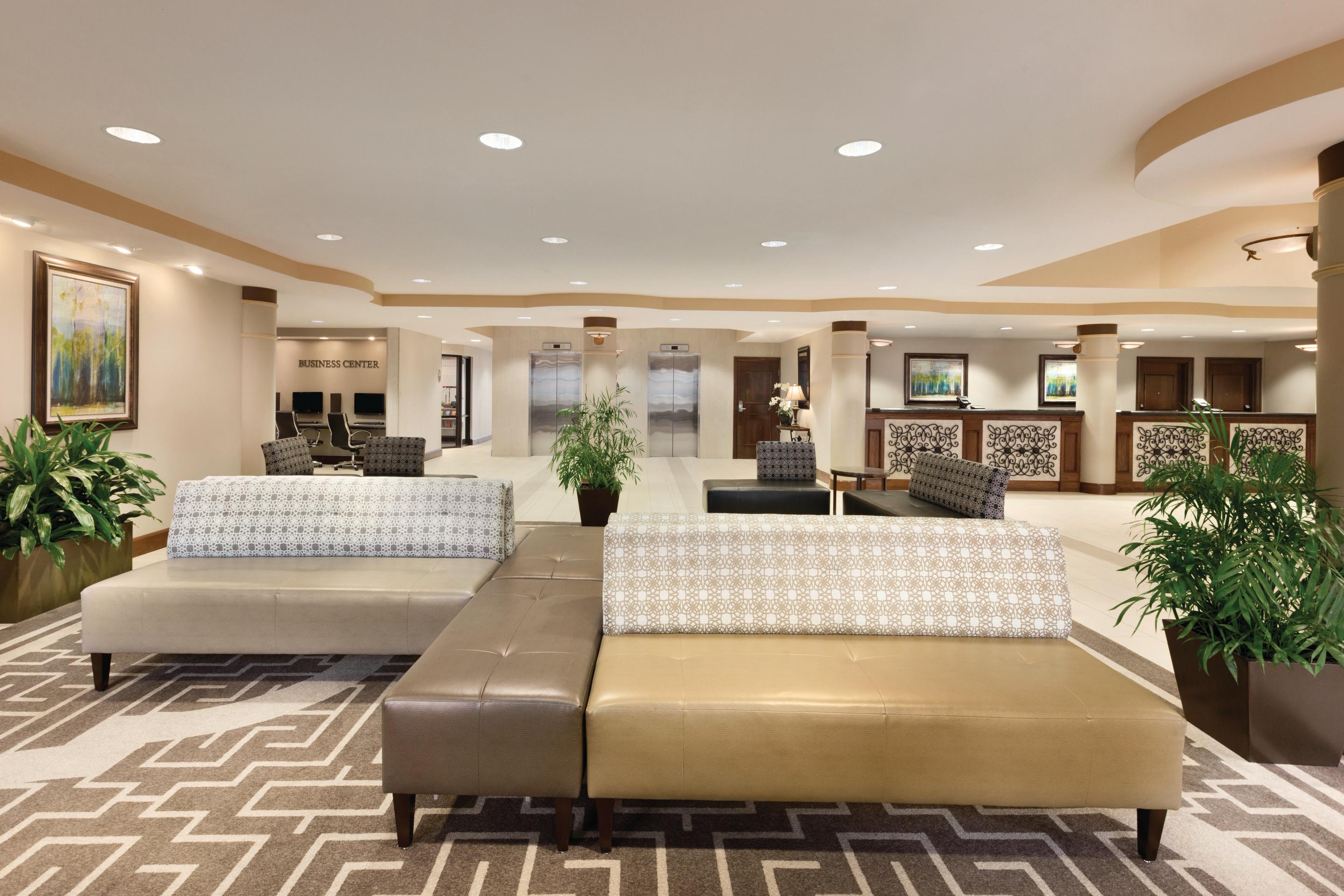 Buena Vista Suites Orlando Lake Buena Vista Bagian luar foto A lobby of a modern hotel